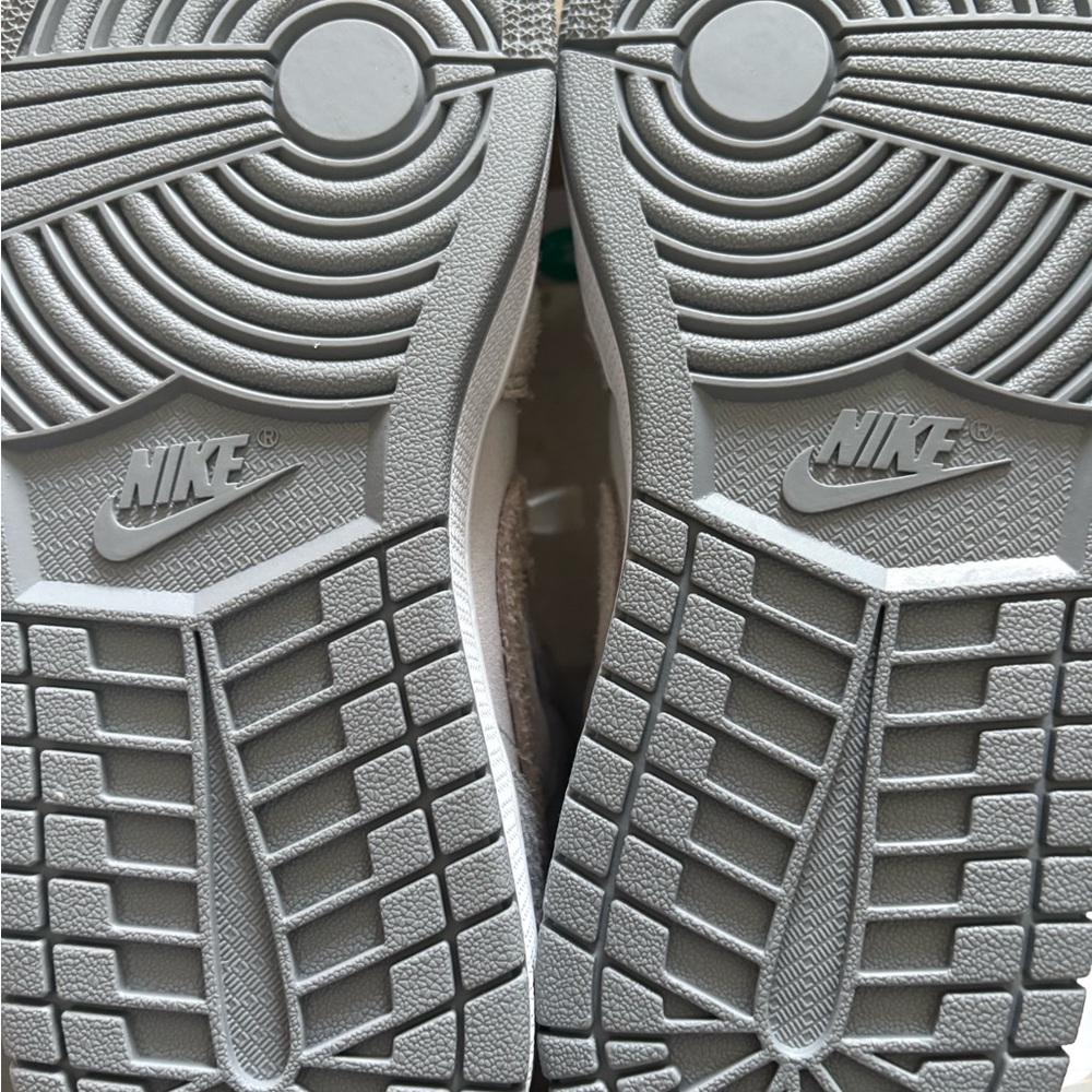 WMNS AIR JORDAN 1 MID SE 6. New W/tag - Picture 2 of 8
